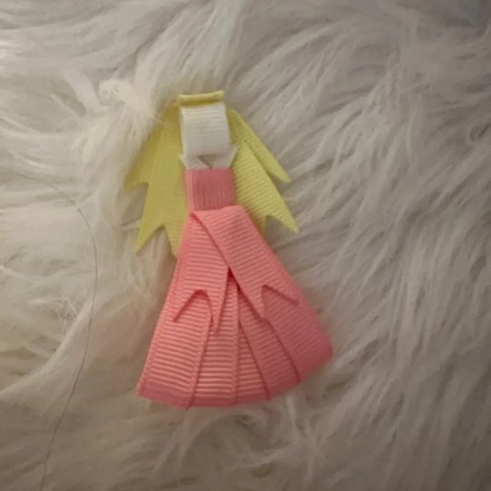 Princess Sculpture Hair Clip   8000  Handmade NWT Boutique